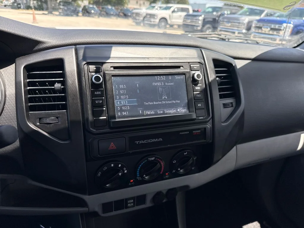 Used 2015 White Toyota Base image 16