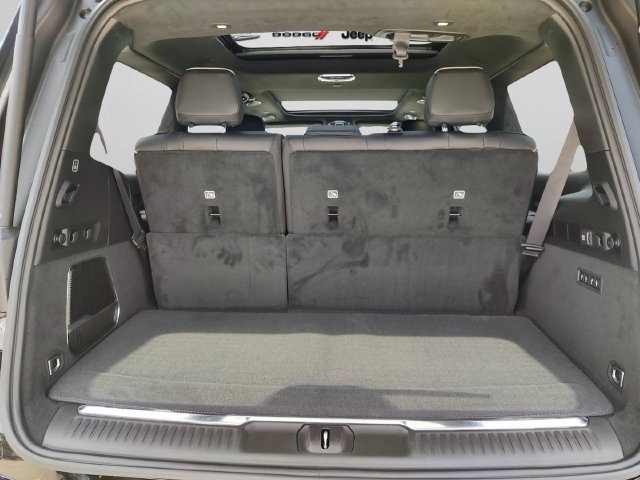New 2026 High Gloss Black Exterior Paint Jeep Summit Reserve image 31
