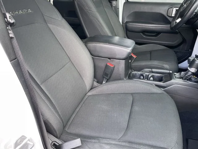 Used 2019 White Jeep Unlimited Sahara image 23
