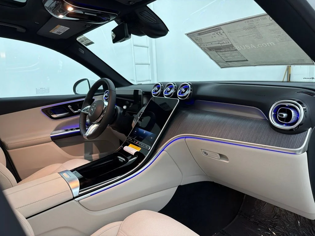 New 2027 White Mercedes-Benz GLC 300 image 32
