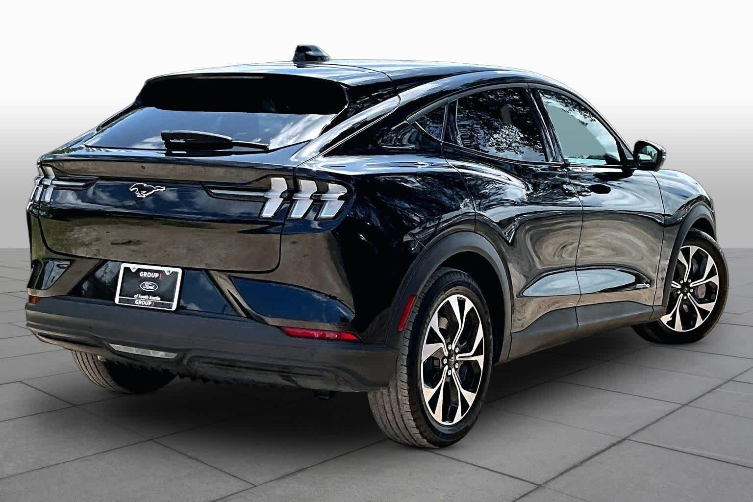 Used 2025 Shadow Black Ford Select image 12