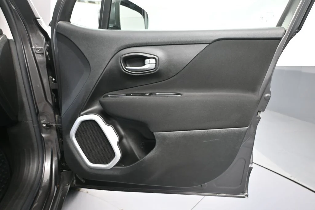 Used 2021 Gray Jeep Latitude image 43