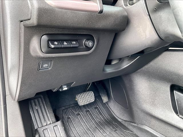 Used 2023 SUMMIT WHITE GMC AT4 image 31