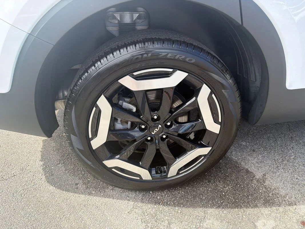 Used 2023 White Kia EX image 11