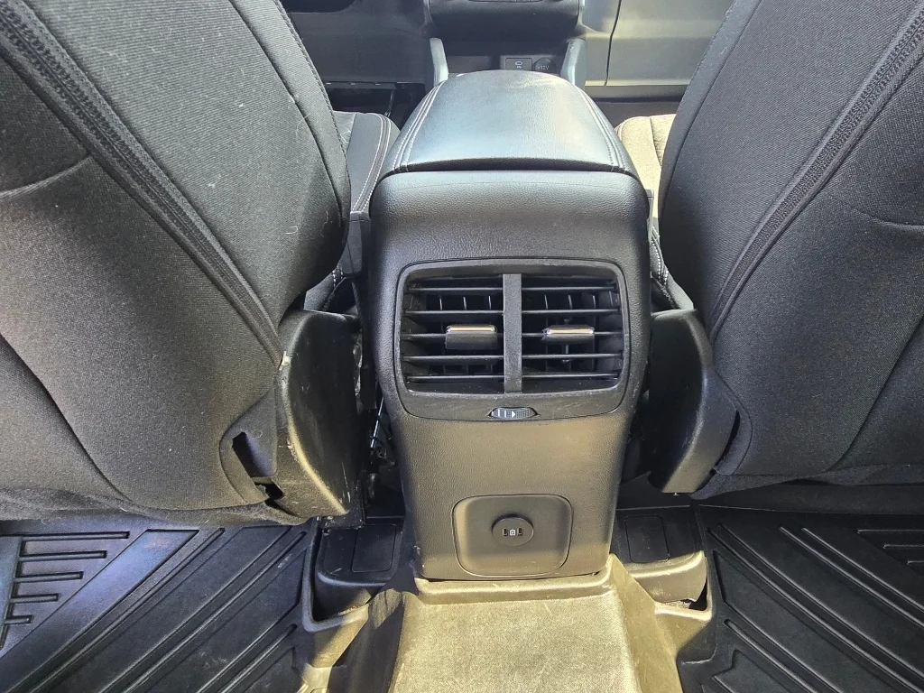 Used 2023 Oxford White Ford Active image 29