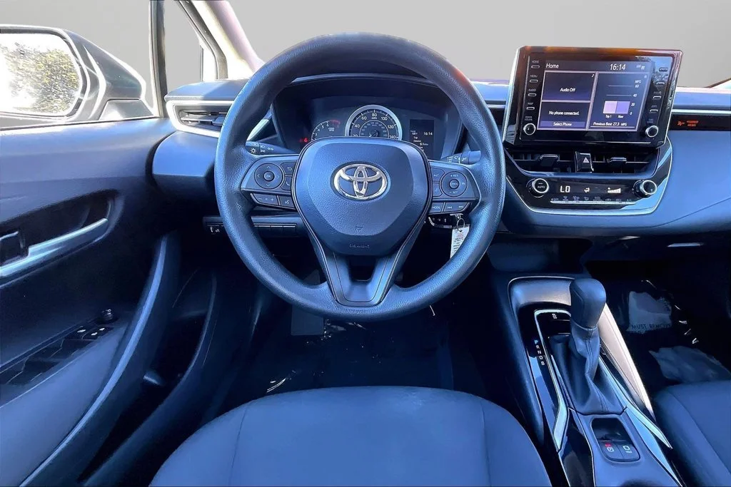 Used 2020 White Toyota LE image 8