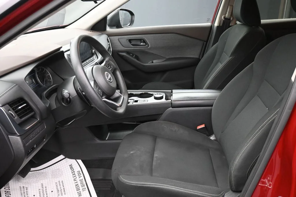 Used 2023 Red Nissan S image 23