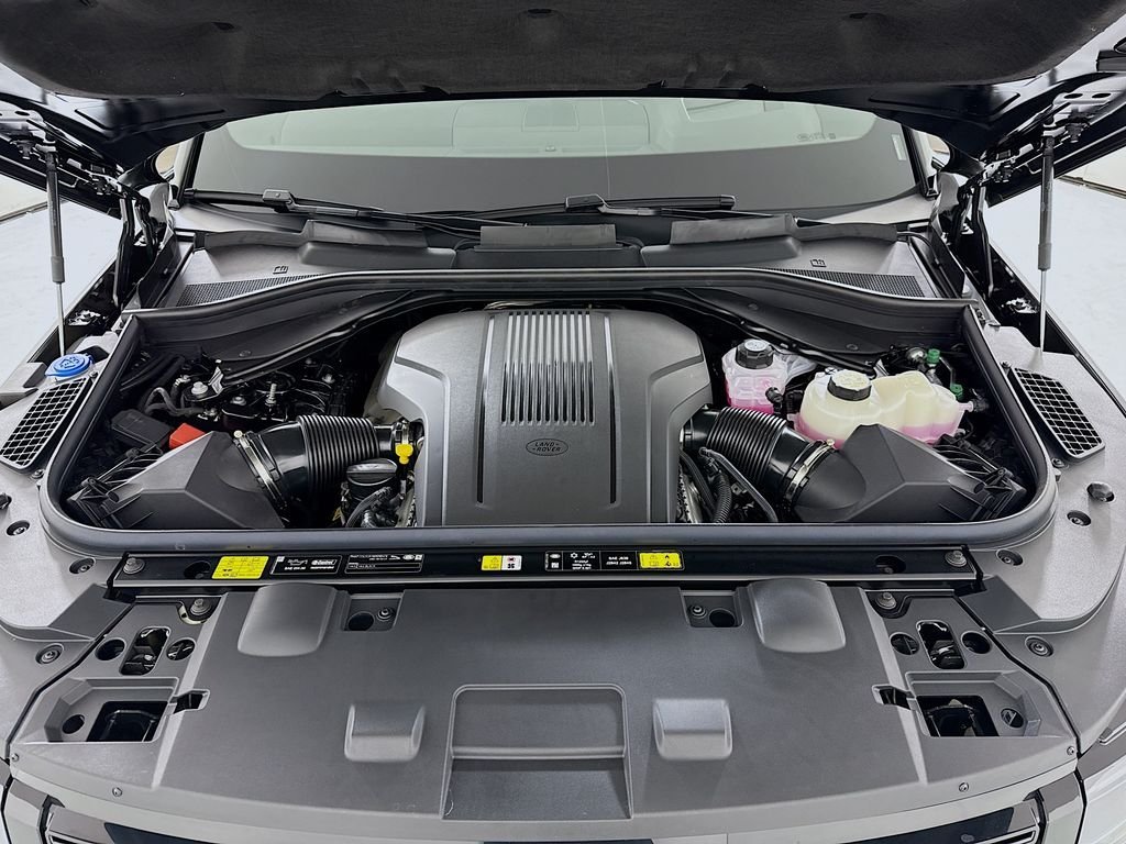 New 2026 Santorini Black LAND ROVER Dynamic SE image 31