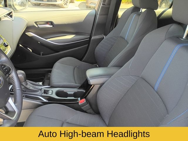 Used 2022  Toyota SE image 12