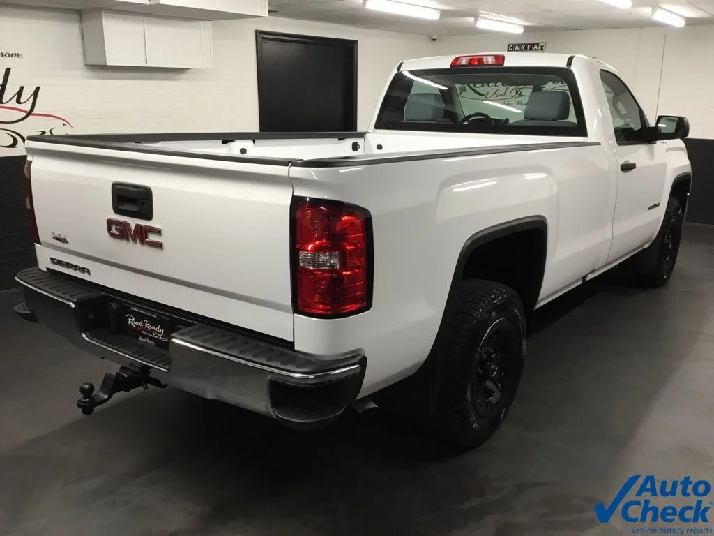 Used 2018 White GMC Base image 11