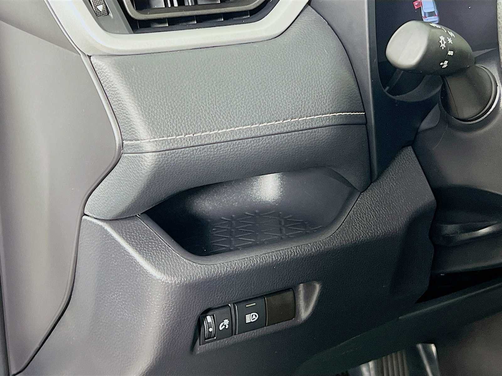 Used 2025 Ice Cap Toyota XLE image 10