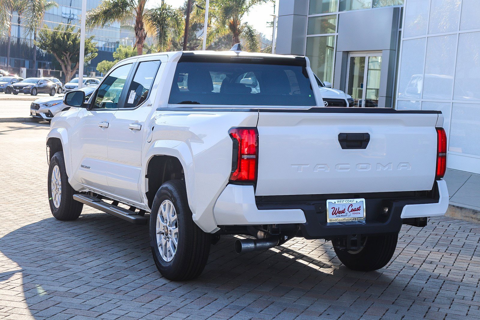 2025 Toyota Tacoma SR5 - Photo 8