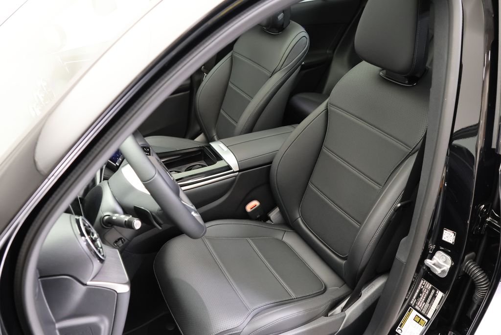 Used 2026 Black Mercedes-Benz GLC 300 image 34