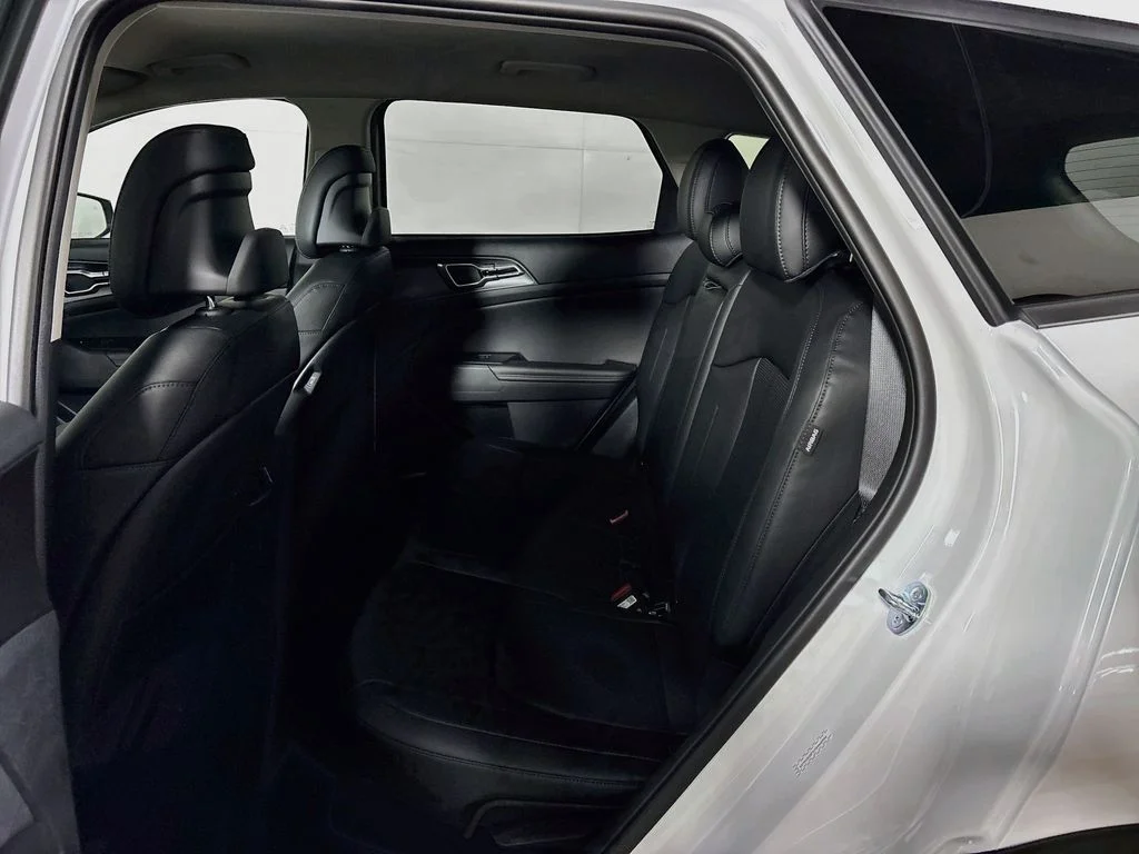 New 2026 Glacial White Pearl Kia EX image 19