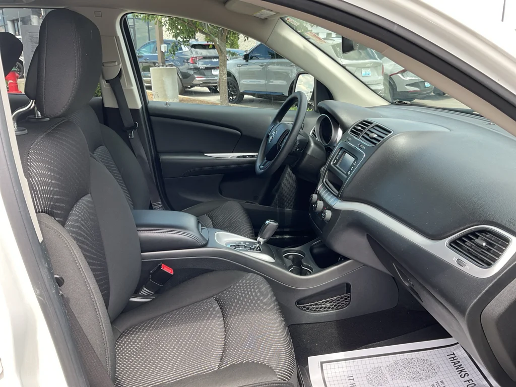 Used 2020 Vice White Dodge SE Value image 11