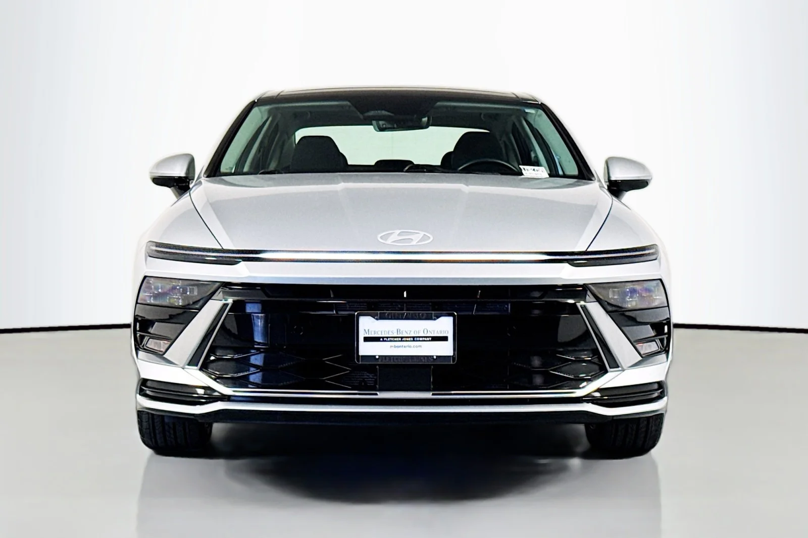 Used 2024 Aero Silver Hyundai SEL FWD image 3