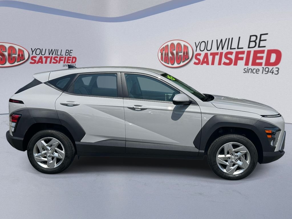 Used 2025 Gray Hyundai SE image 7