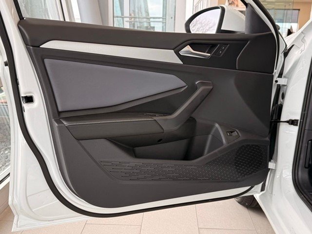 New 2026 Opal White Pearl Volkswagen 1.5T SE image 5