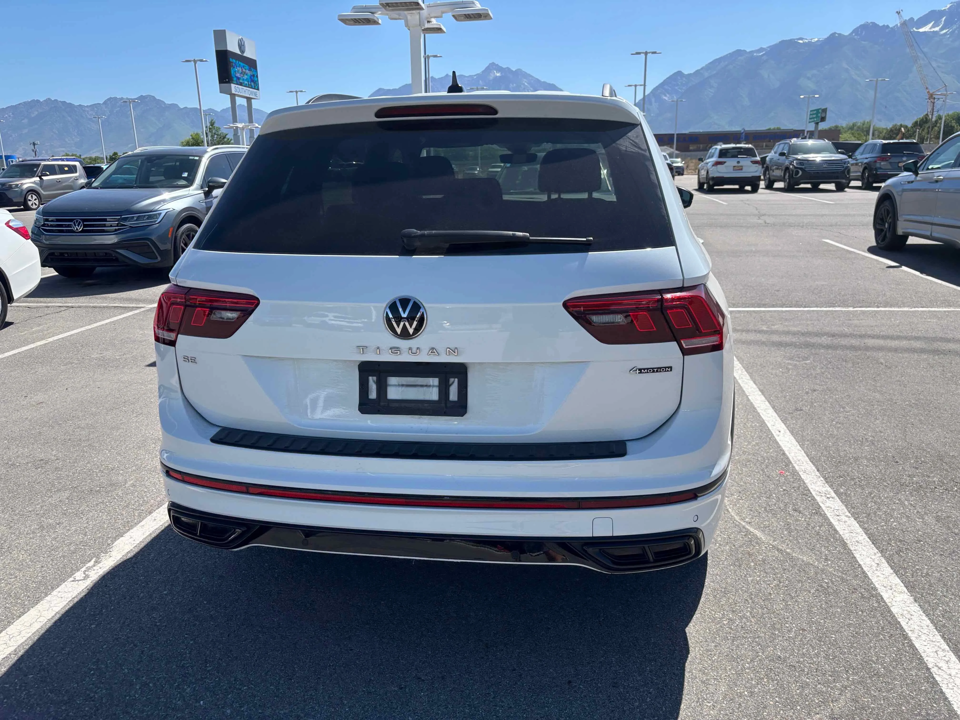 Used 2024 Opal White Volkswagen SE R-Line Black image 5