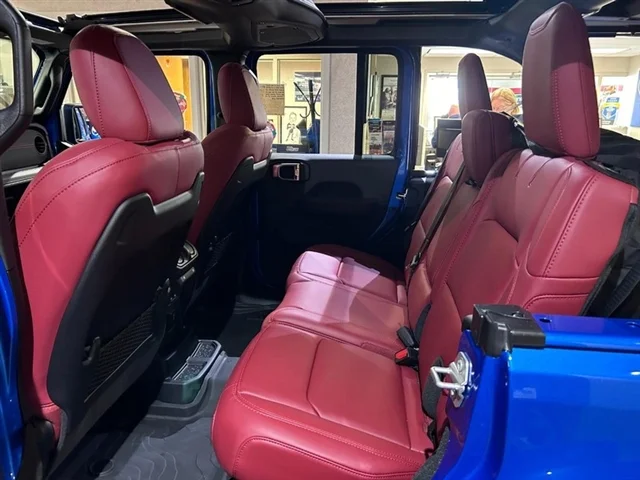 New 2024 Hydro Blue Pearl-Coat Exterior Paint Jeep Rubicon 392 image 8