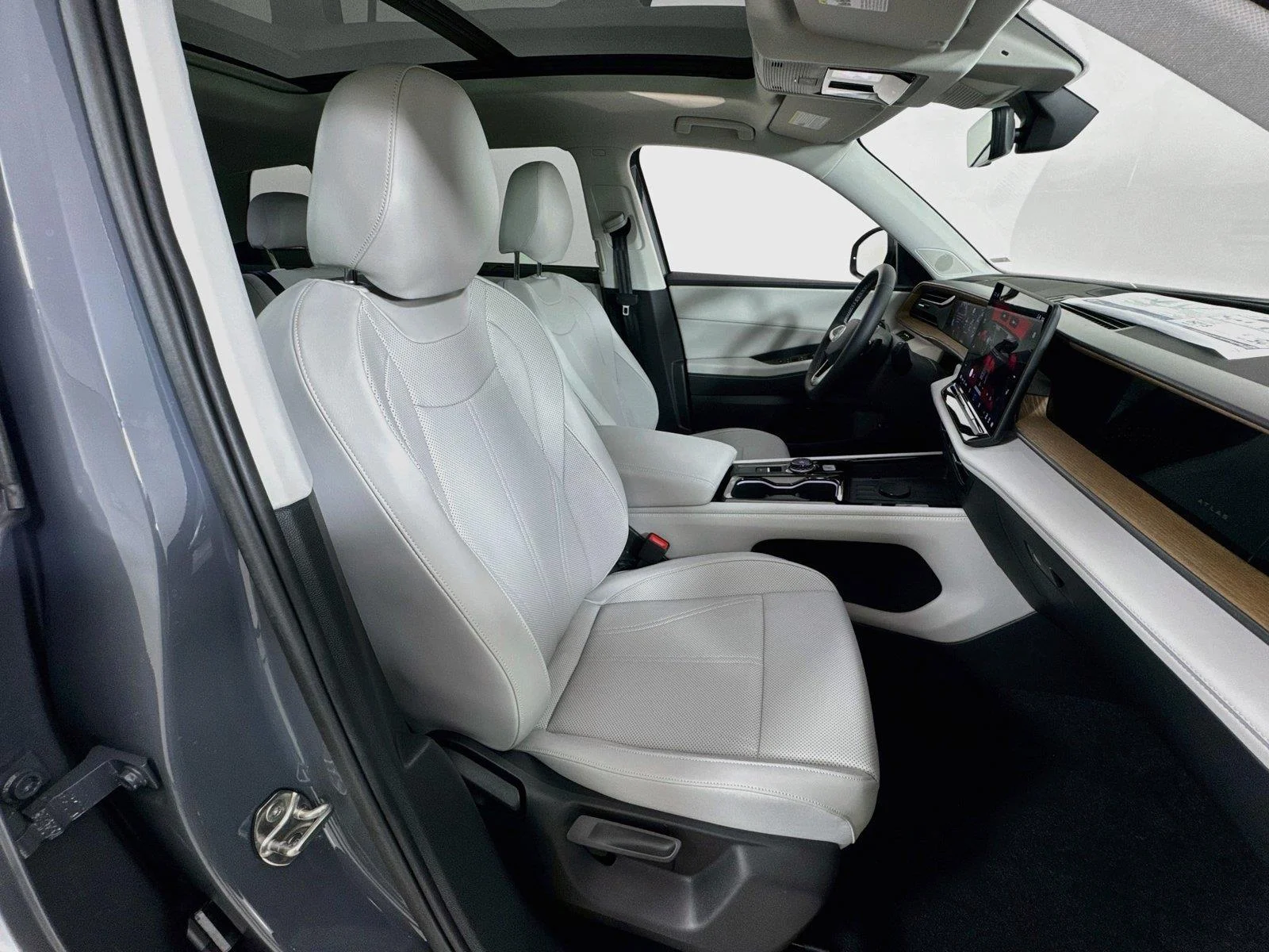 New 2027 Pure Gray Volkswagen SE w/Technology image 29