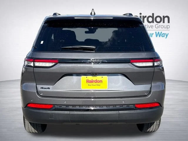Used 2025 Baltic Gray Metallic Clearcoat Jeep Altitude image 6