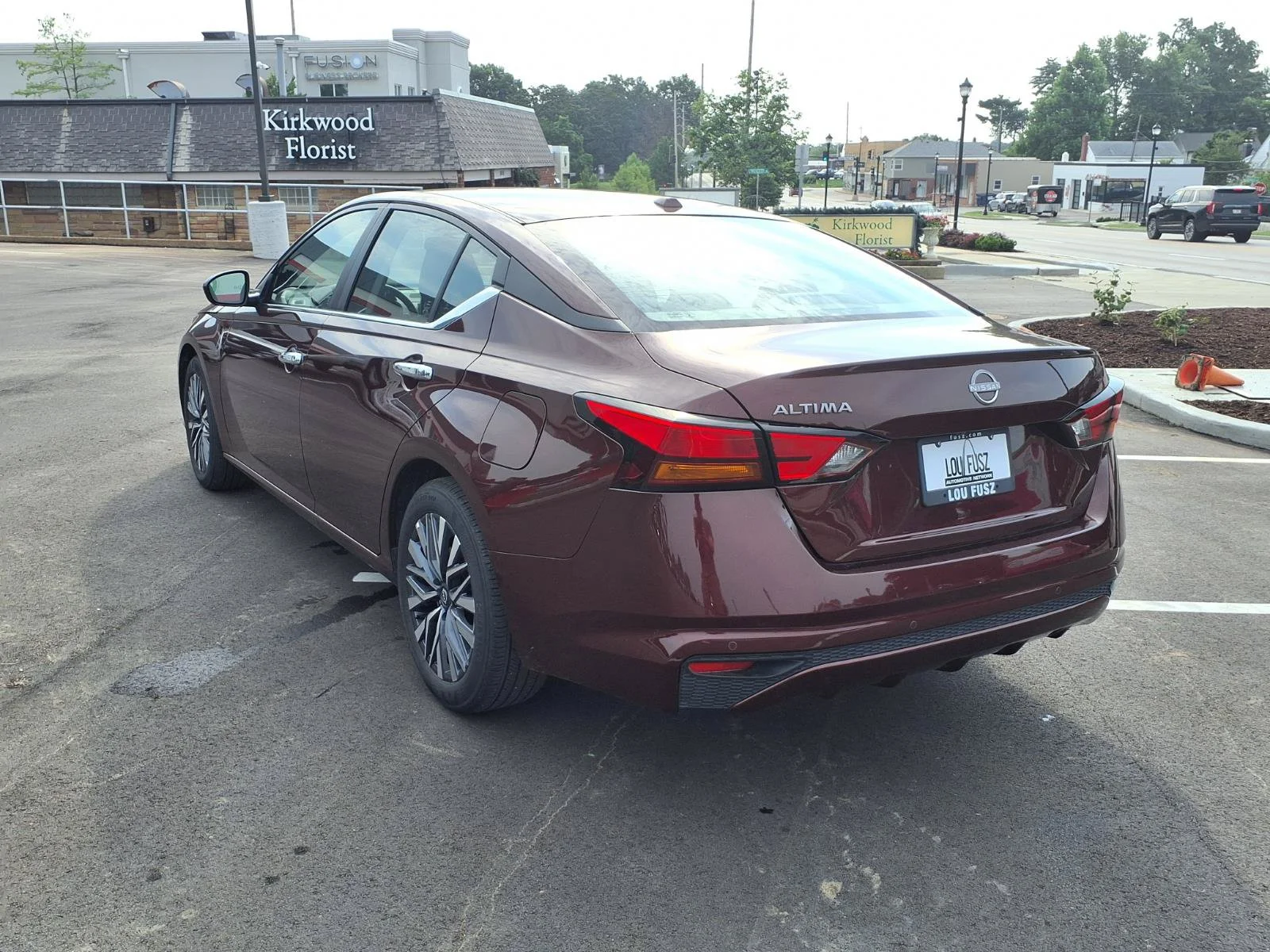 Used 2025 Garnet Pearl Metallic Nissan SV image 26