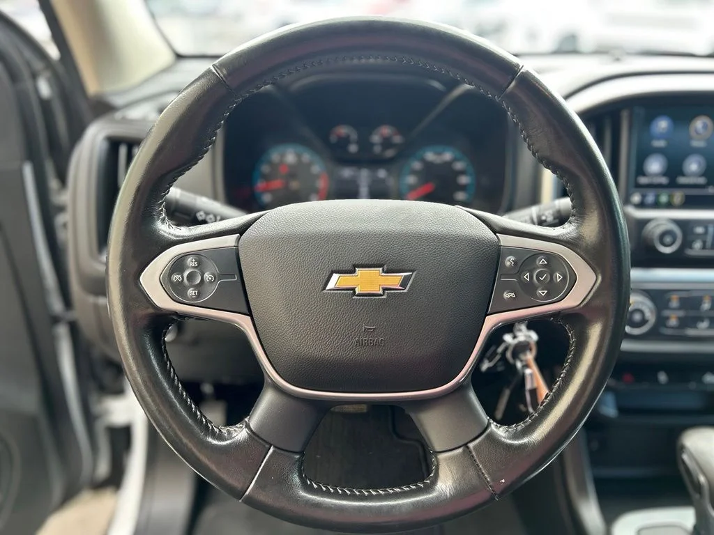 Used 2022 White Chevrolet LT image 19