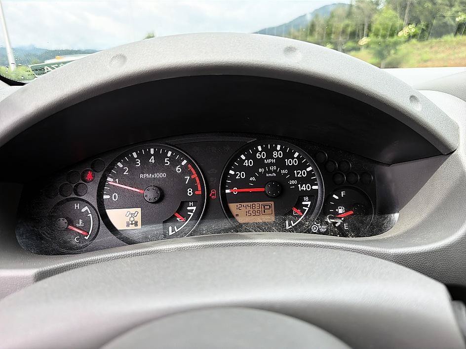 Used 2016 Arctic Blue Nissan SV image 14