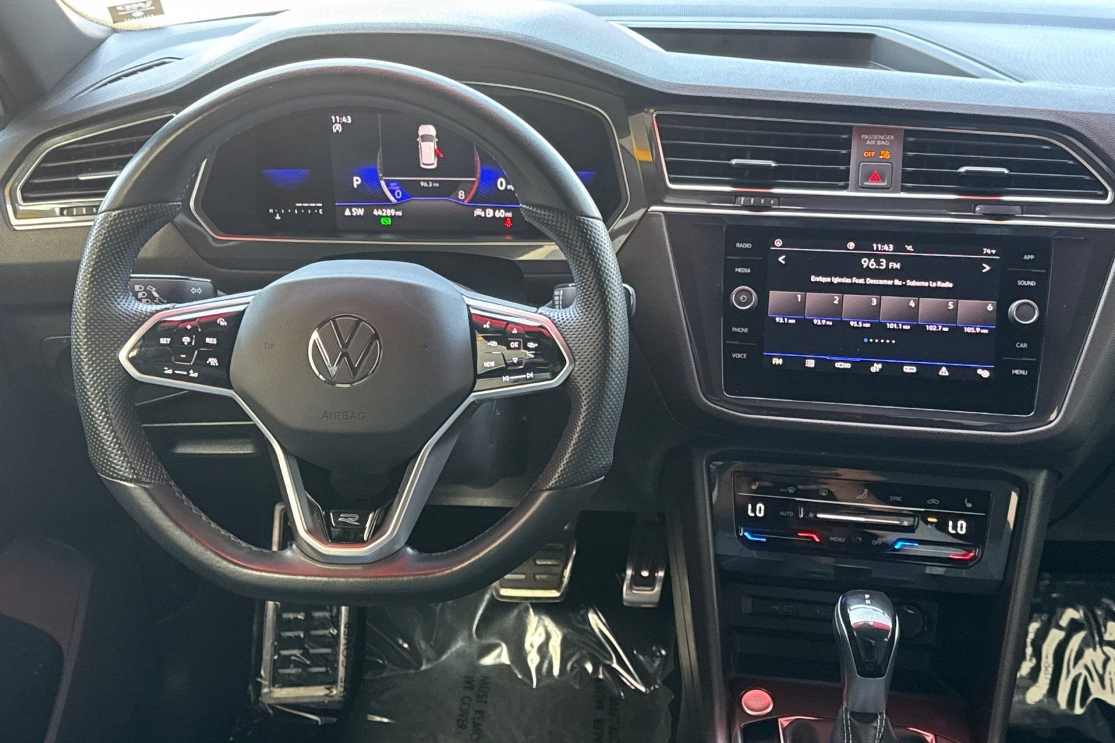 Used 2023 White Volkswagen 2.0T SE R-Line Black image 18