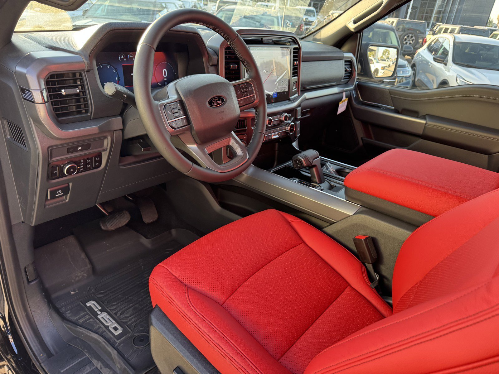 2025 Ford F-150 XLT - Photo 12