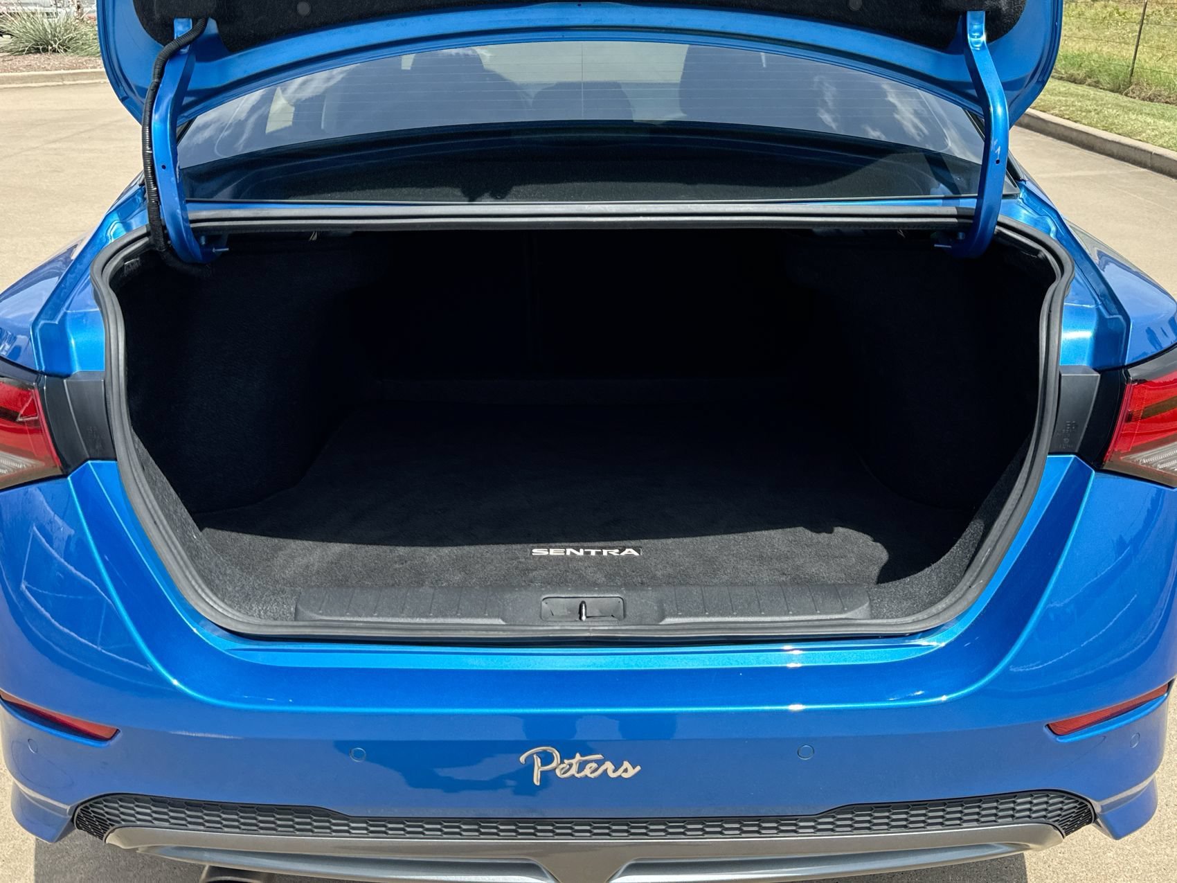 Used 2020 Electric Blue Metallic Nissan SR image 22
