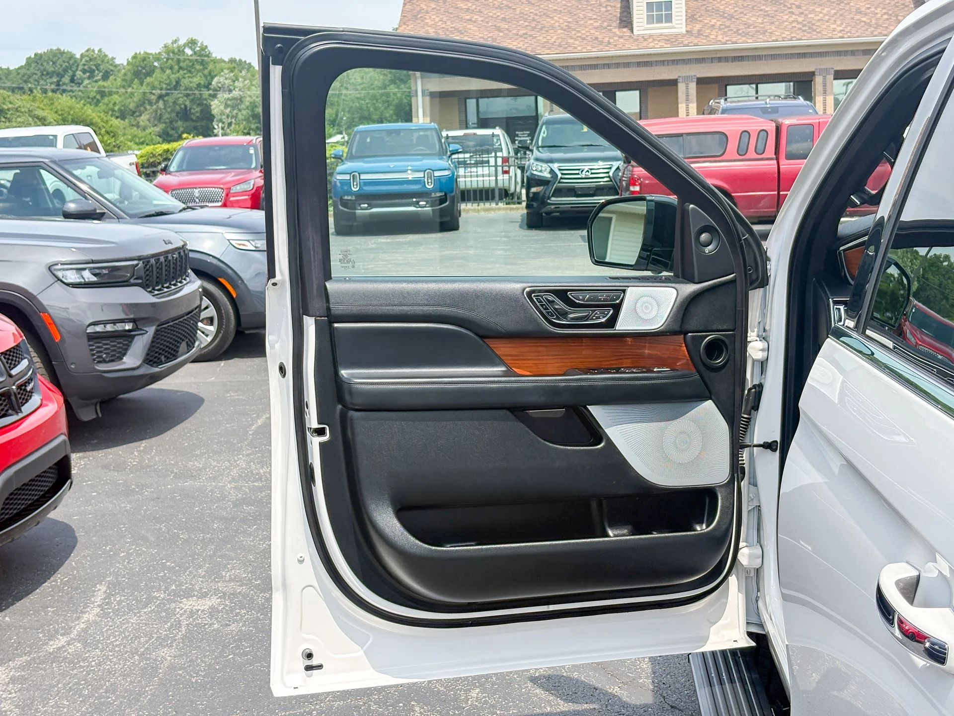 Used 2019 White Lincoln Reserve image 20