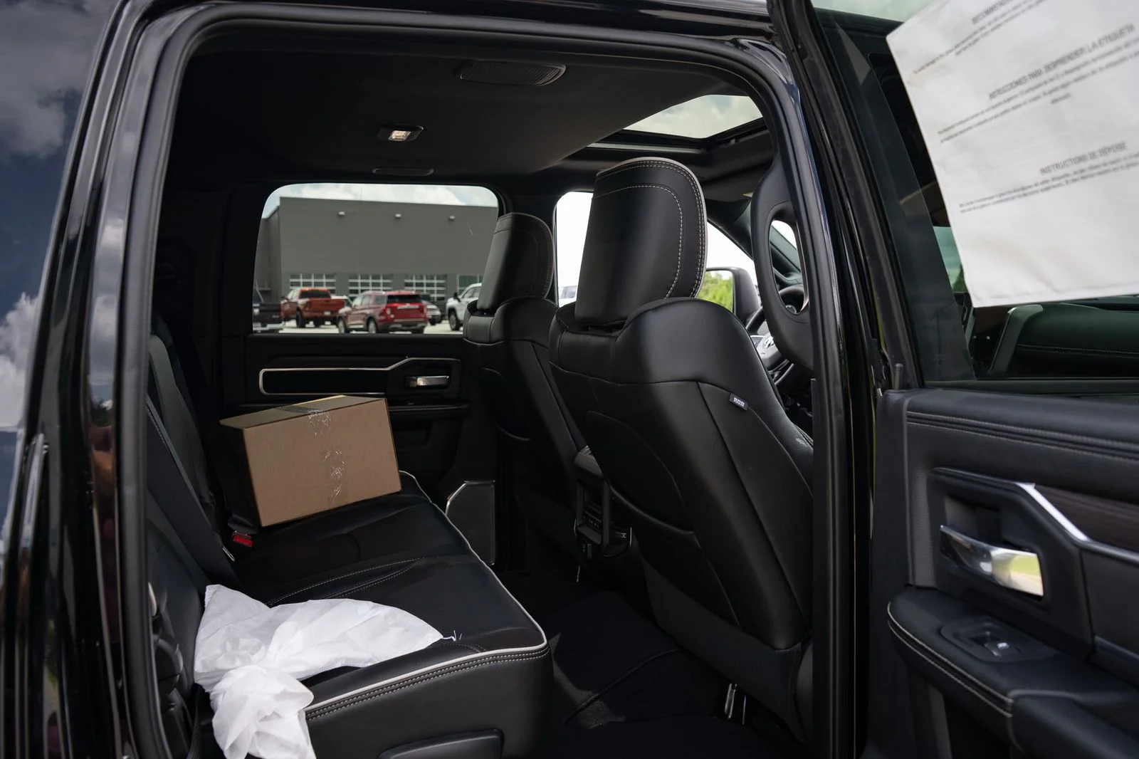 New 2026 Diamond Black Crystal Pearl-Coat Exterior Paint RAM Laramie image 38