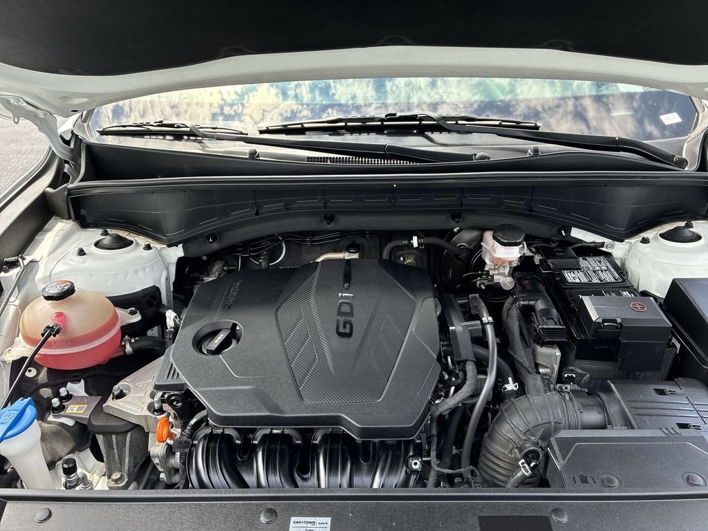 Used 2022 White Kia S image 27