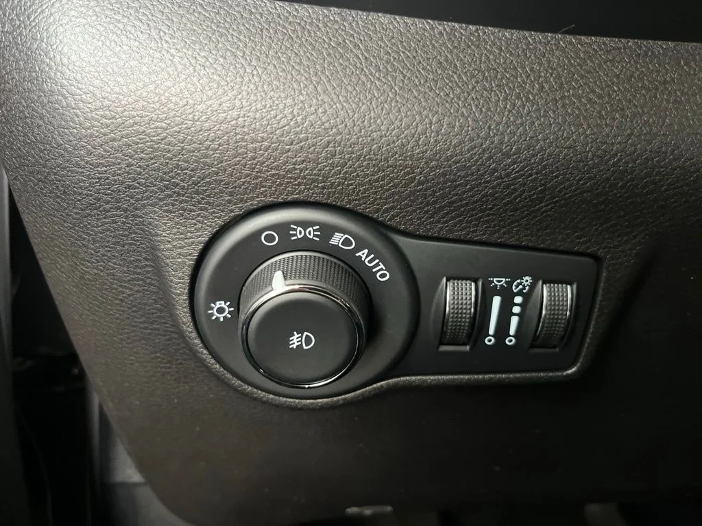 Used 2023 Silver Jeep Limited image 13