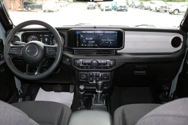 Used 2024 Earl Clearcoat Jeep Sport S image 21