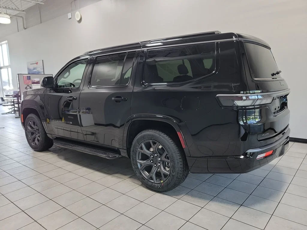 New 2026 High Gloss Black Exterior Paint Jeep Limited Altitude image 5