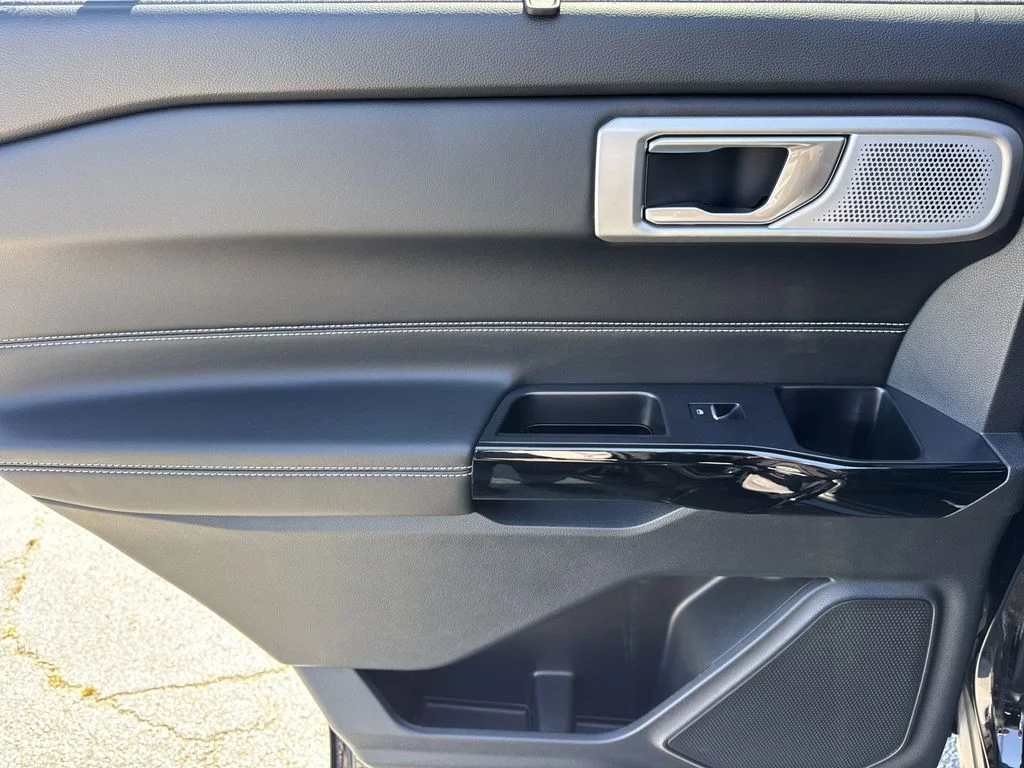 2023 Ford Explorer ST - Photo 22