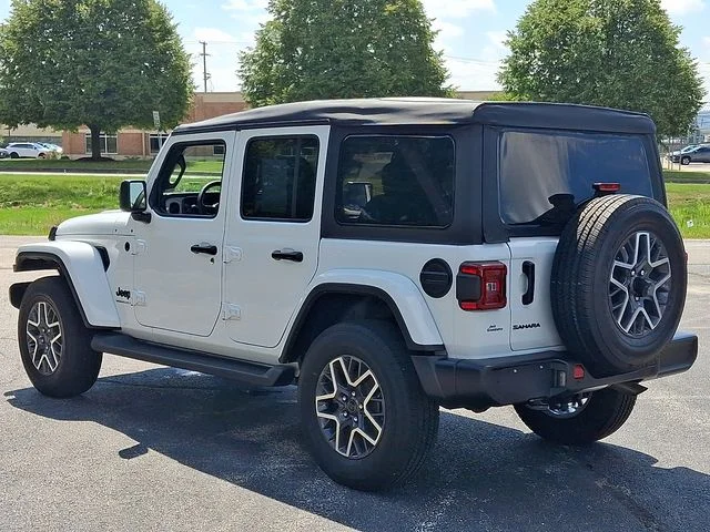 Used 2025 White Jeep Sahara image 4