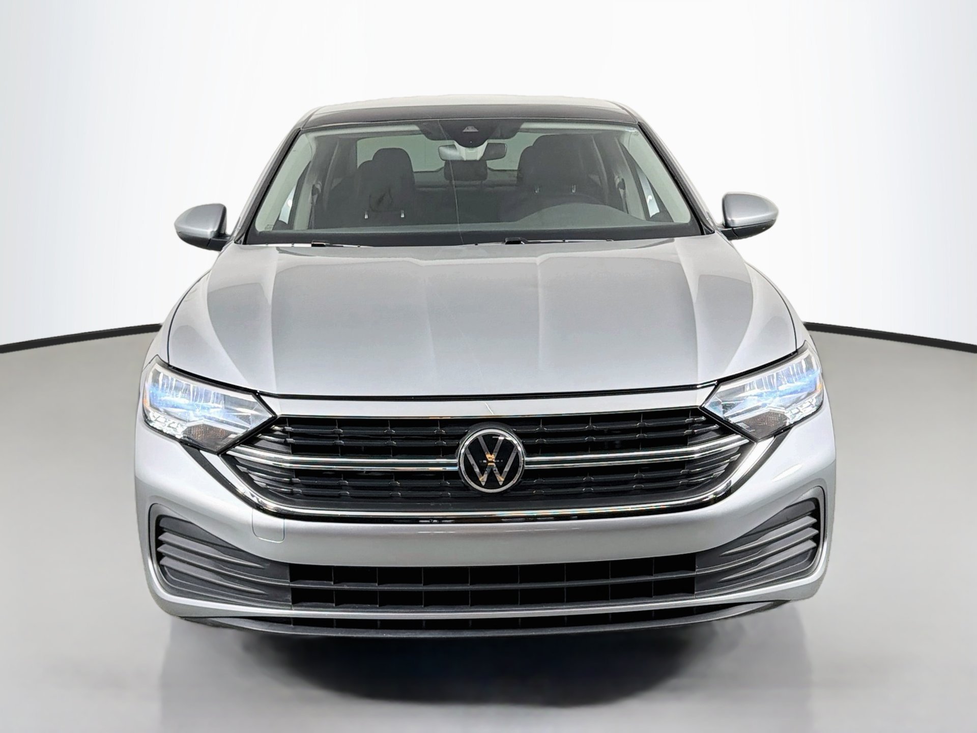 Certified Used 2023 Silver Volkswagen 1.5T SE image 2
