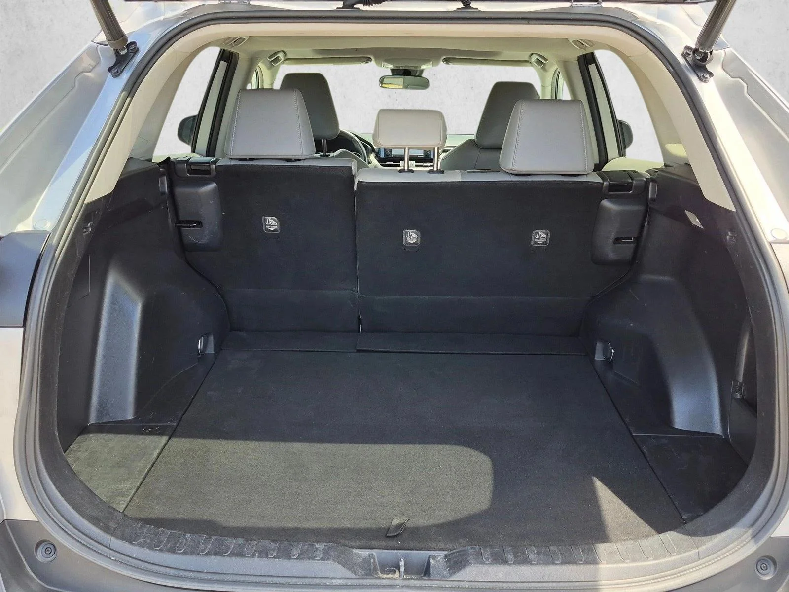 Used 2020 Silver Sky Metallic Toyota XLE Premium image 6