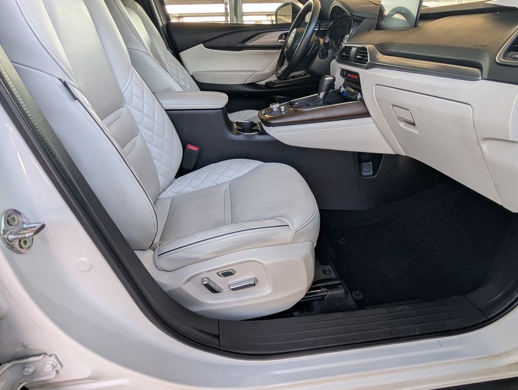Used 2023 White Mazda Signature image 27