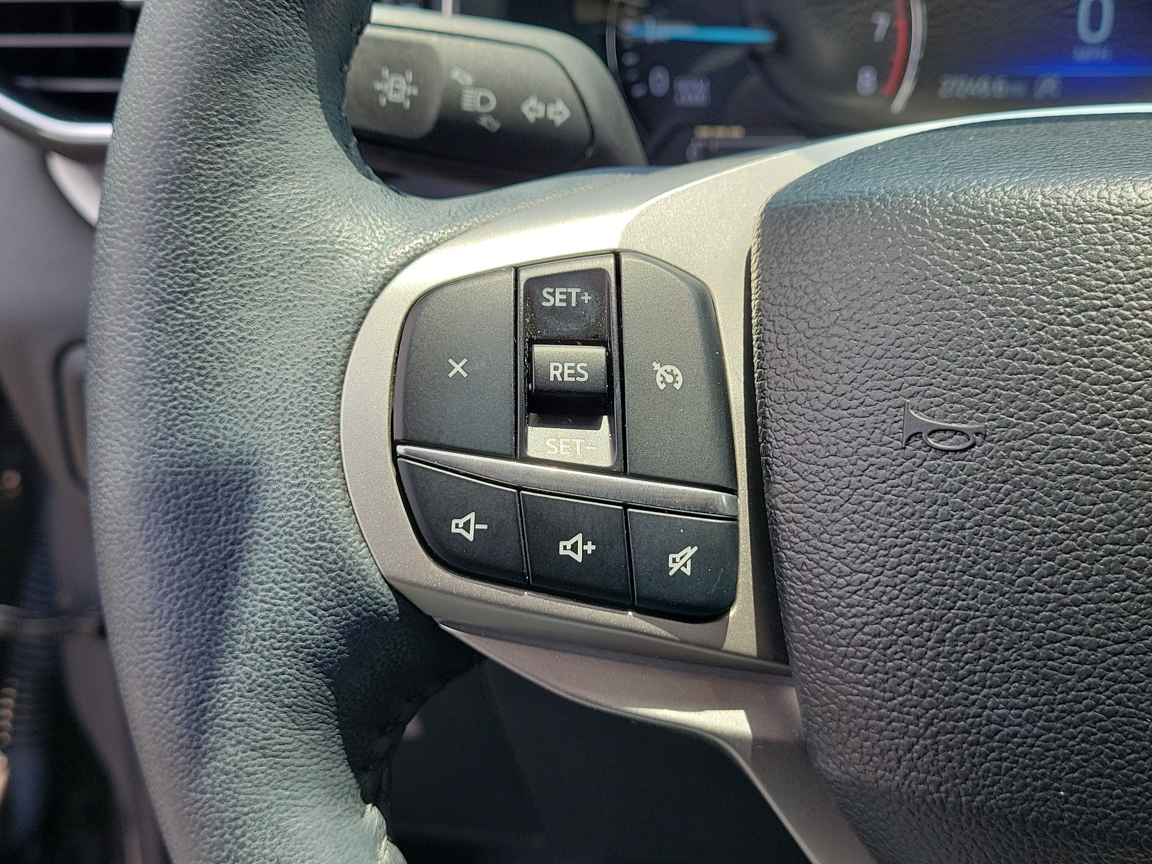 Used 2024 Gray Metallic Ford XLT image 19