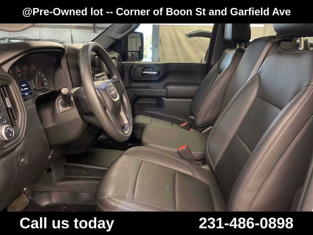 Used 2020 White GMC Base image 14