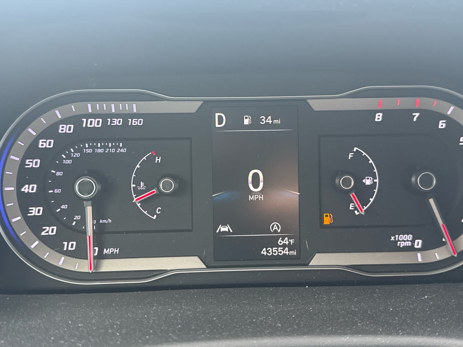 Used 2024 Shimmering Silver Hyundai SE image 9