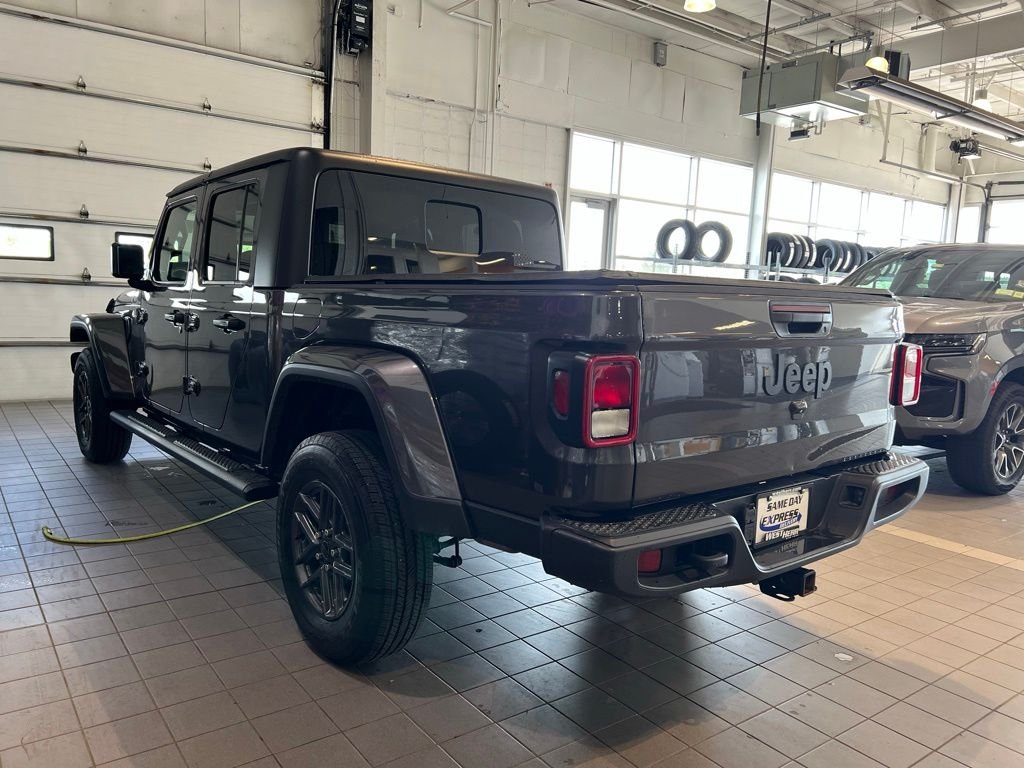 Used 2025 Granite Crystal Metallic Clear Jeep Sport S image 6