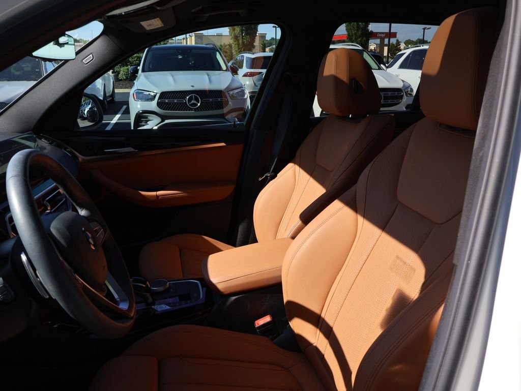 Used 2024 Alpine White BMW xDrive30i image 18