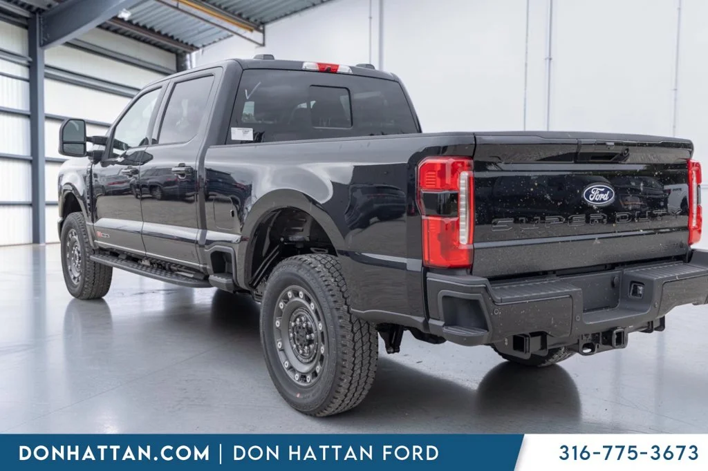 New 2027 Agate Black Metallic Ford F-250® XLT image 23