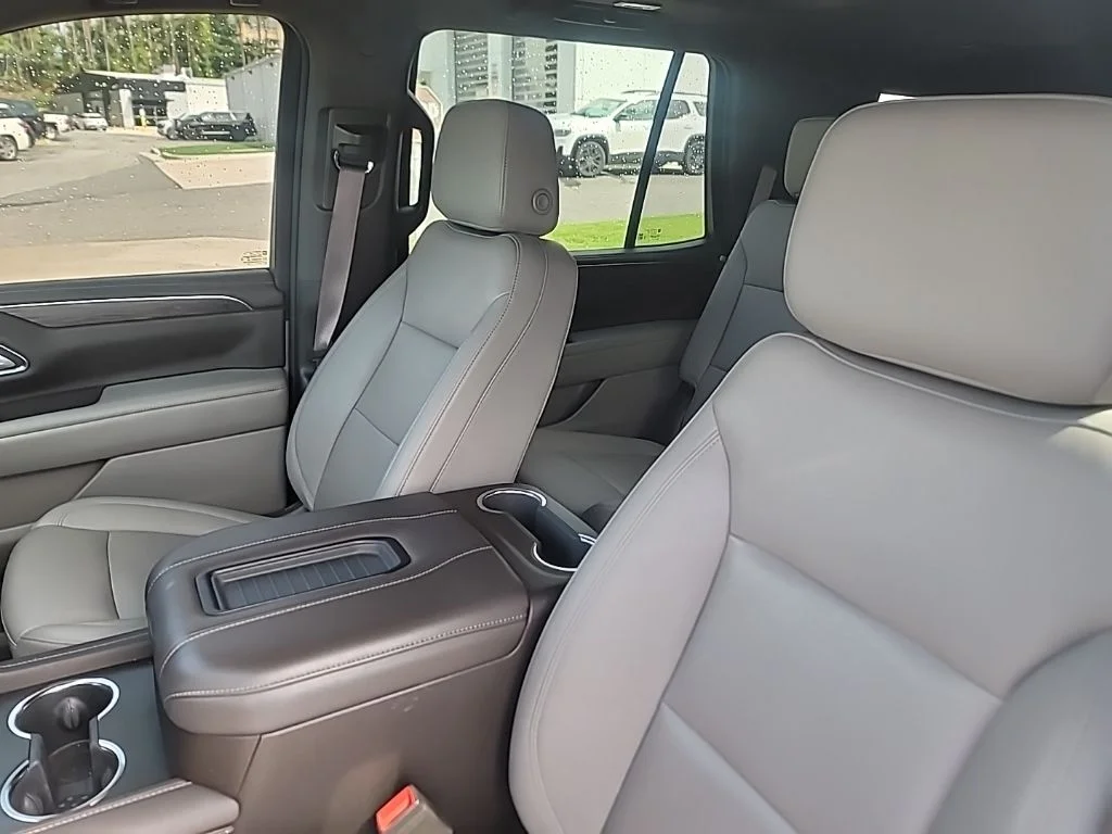 Used 2022 Gray Chevrolet Z71 image 10